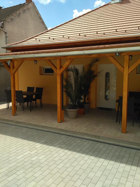 Paradise Apartmanhaz Эгер Экстерьер фото