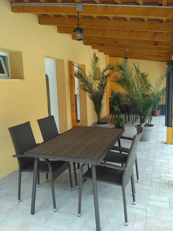Paradise Apartmanhaz Эгер Экстерьер фото