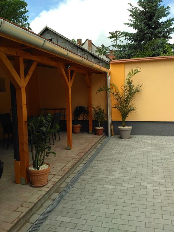 Paradise Apartmanhaz Эгер Экстерьер фото
